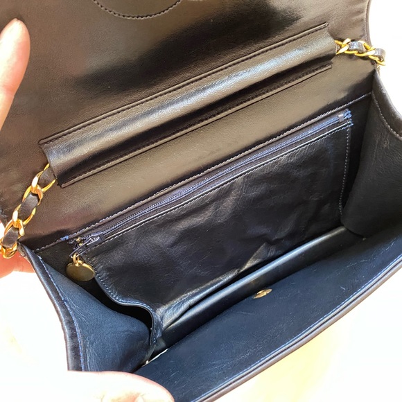 Authentic vintage Chanel coco logo wallet on chain - Picture 11 of 16